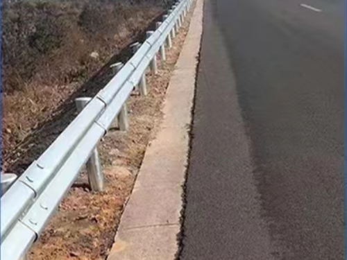 镀锌二波护栏