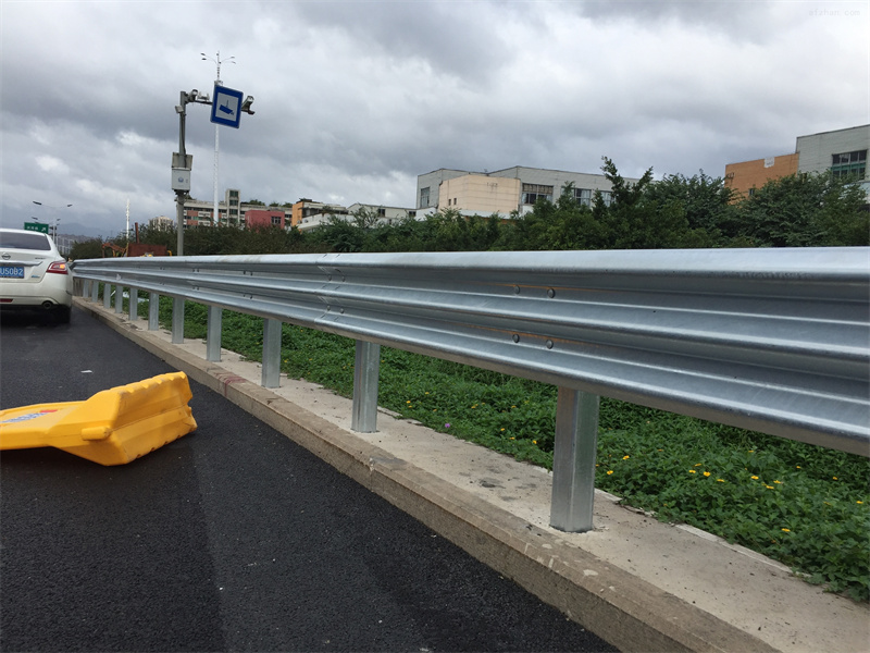 高速公路波形护栏板的防撞功能以及安装合适的时间 高速公路波形护栏板的防撞功能以及安装合适的时间